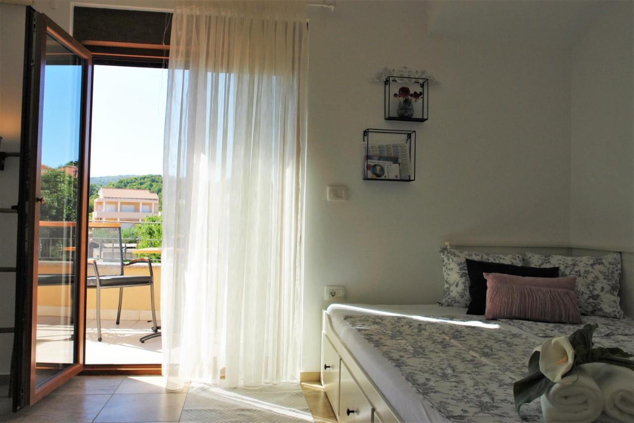 Iva Apartmani Vodice Ngoại thất bức ảnh