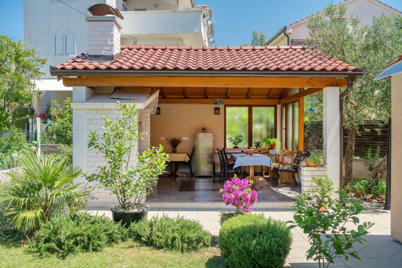 Iva Apartmani Vodice Ngoại thất bức ảnh